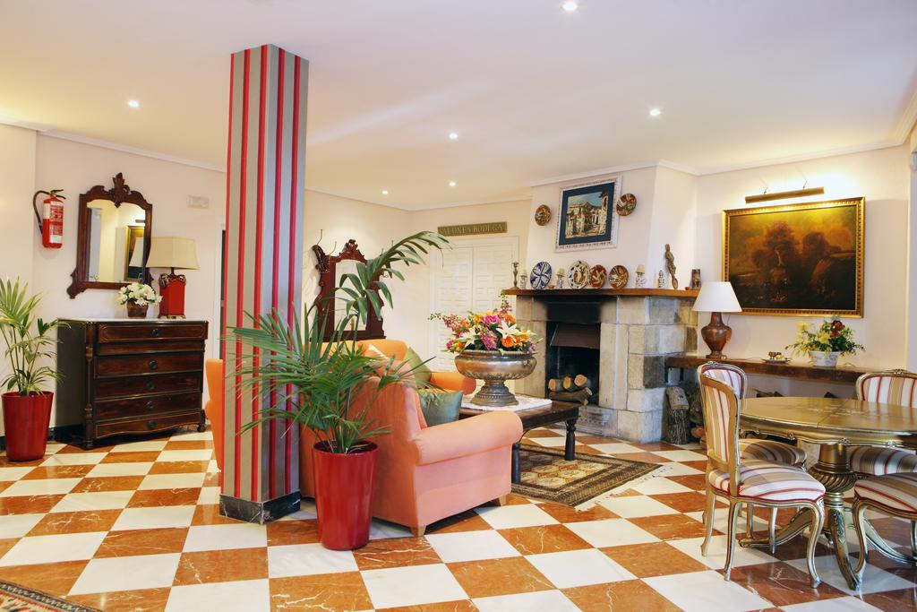 Hotel Restaurante Risco Ларедо Экстерьер фото