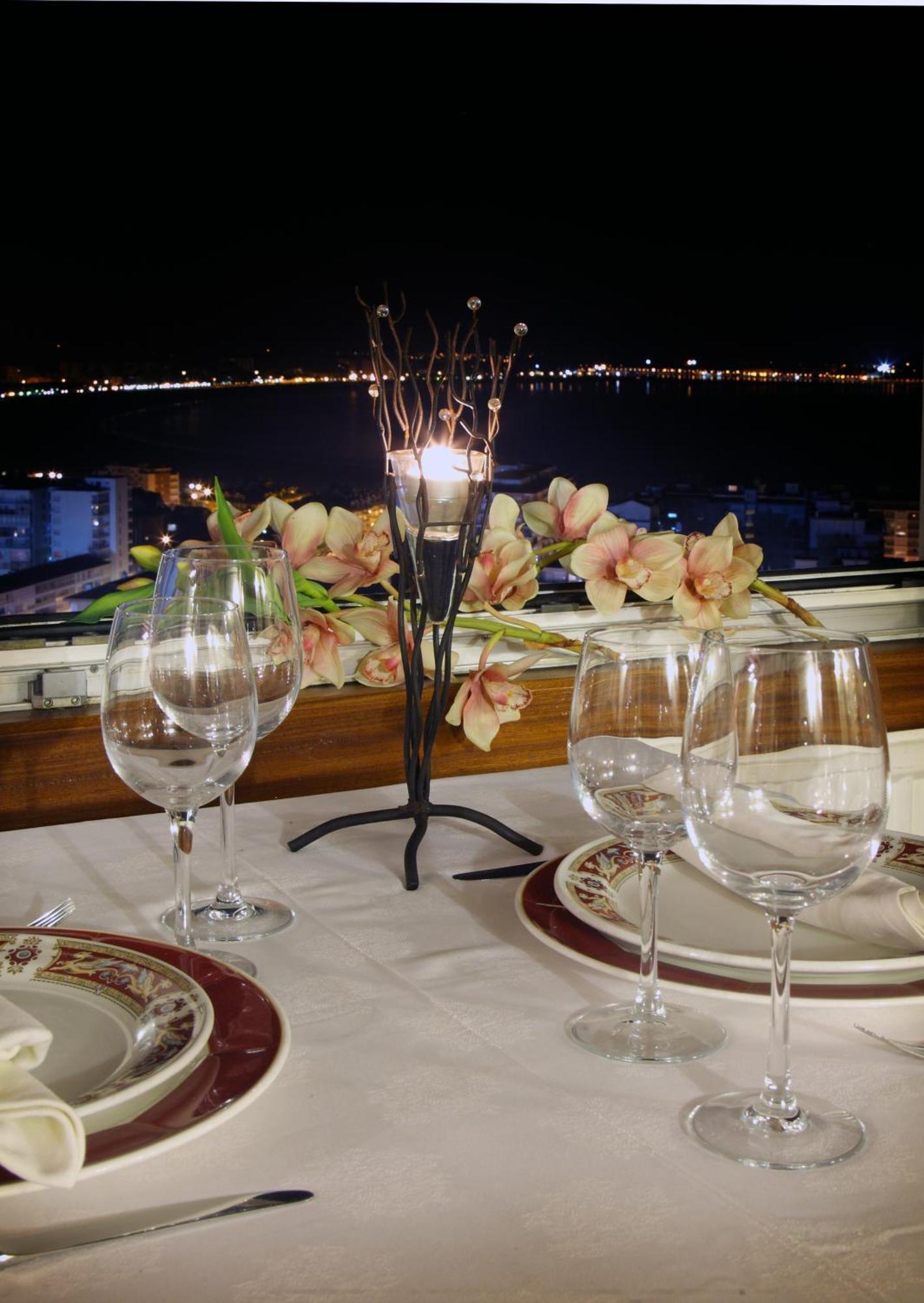 Hotel Restaurante Risco Ларедо Экстерьер фото