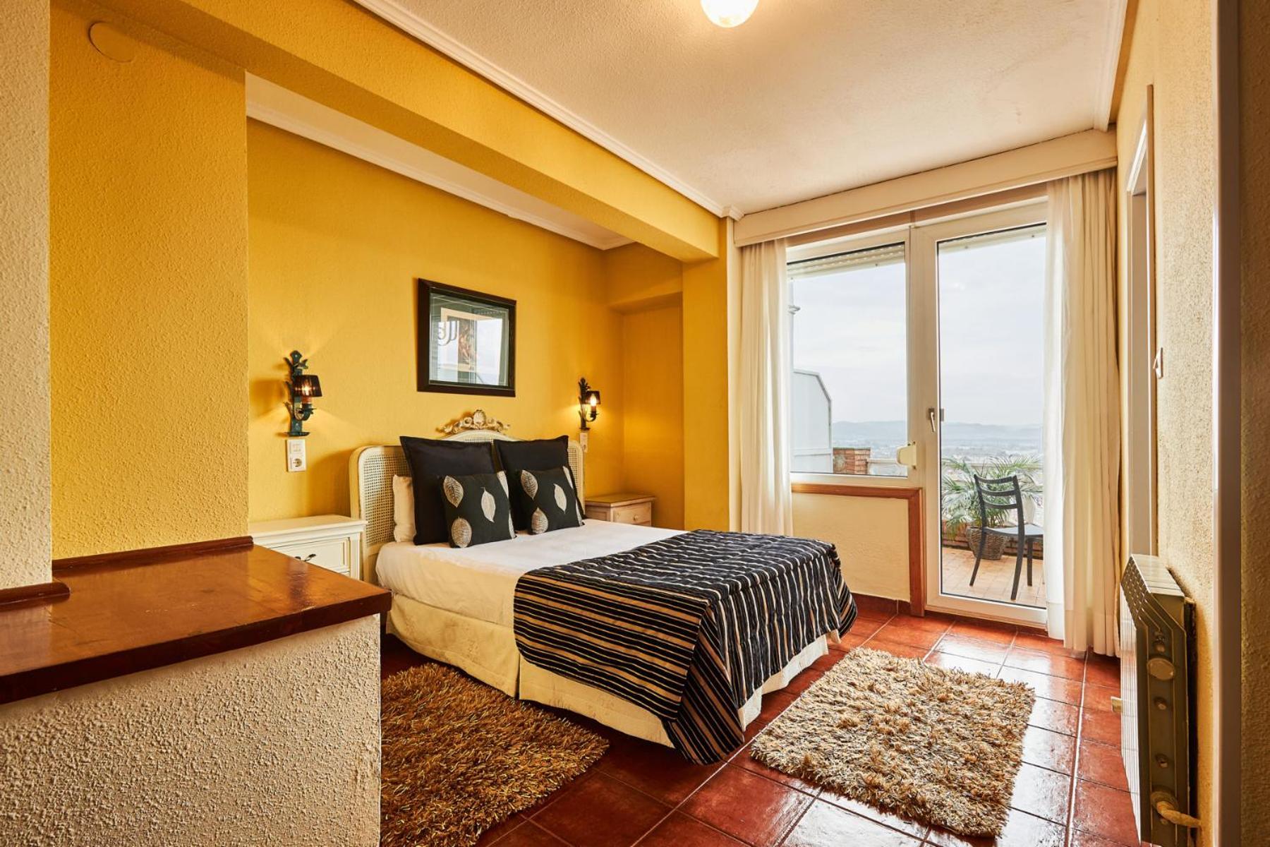 Hotel Restaurante Risco Ларедо Экстерьер фото