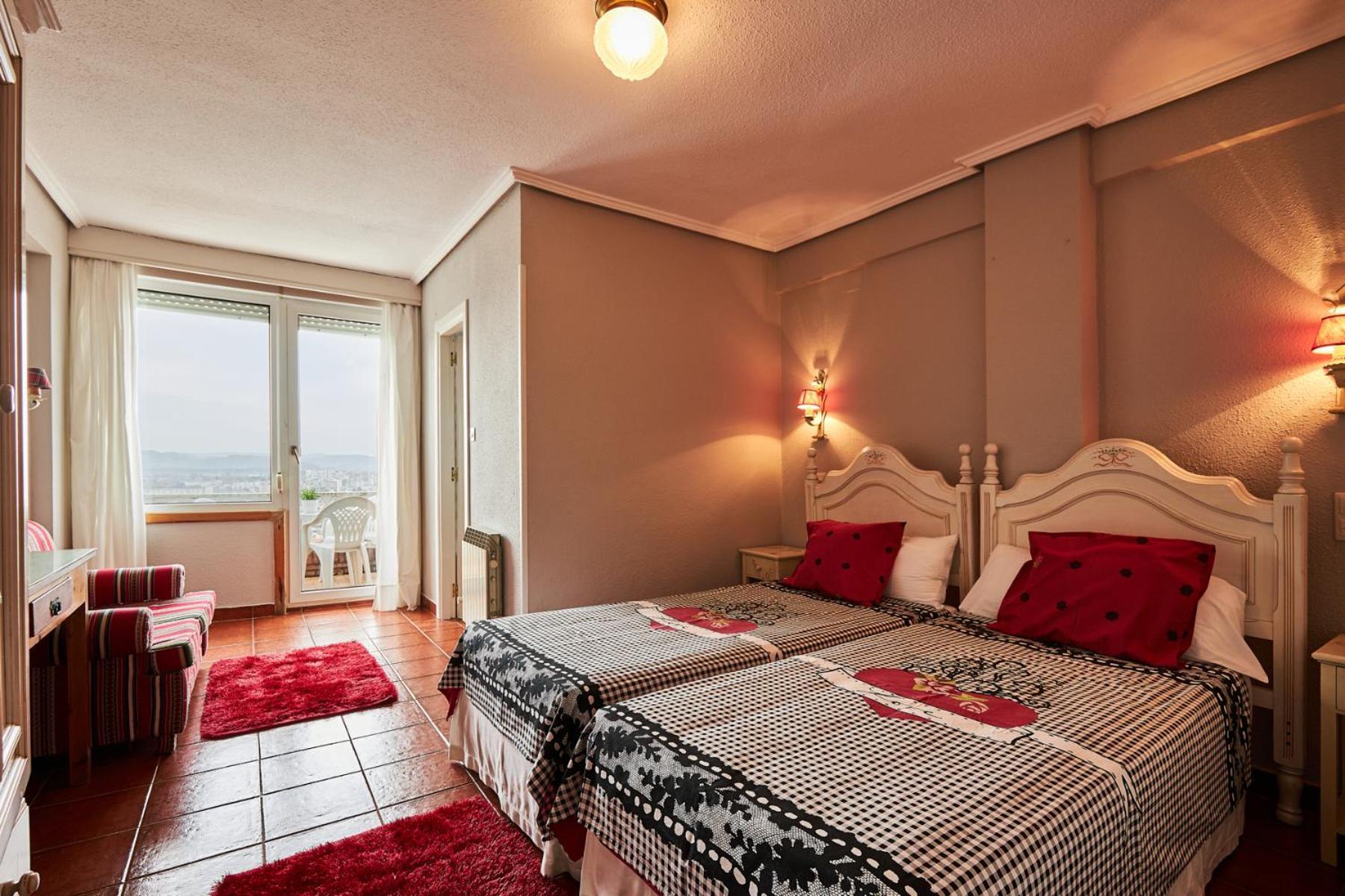 Hotel Restaurante Risco Ларедо Экстерьер фото