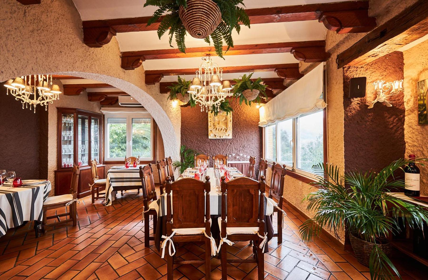 Hotel Restaurante Risco Ларедо Экстерьер фото