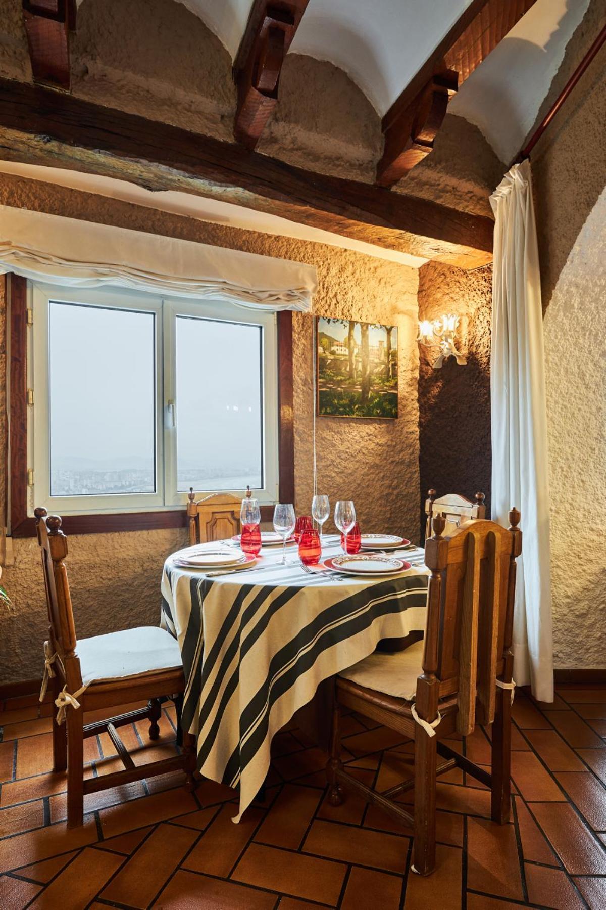Hotel Restaurante Risco Ларедо Экстерьер фото