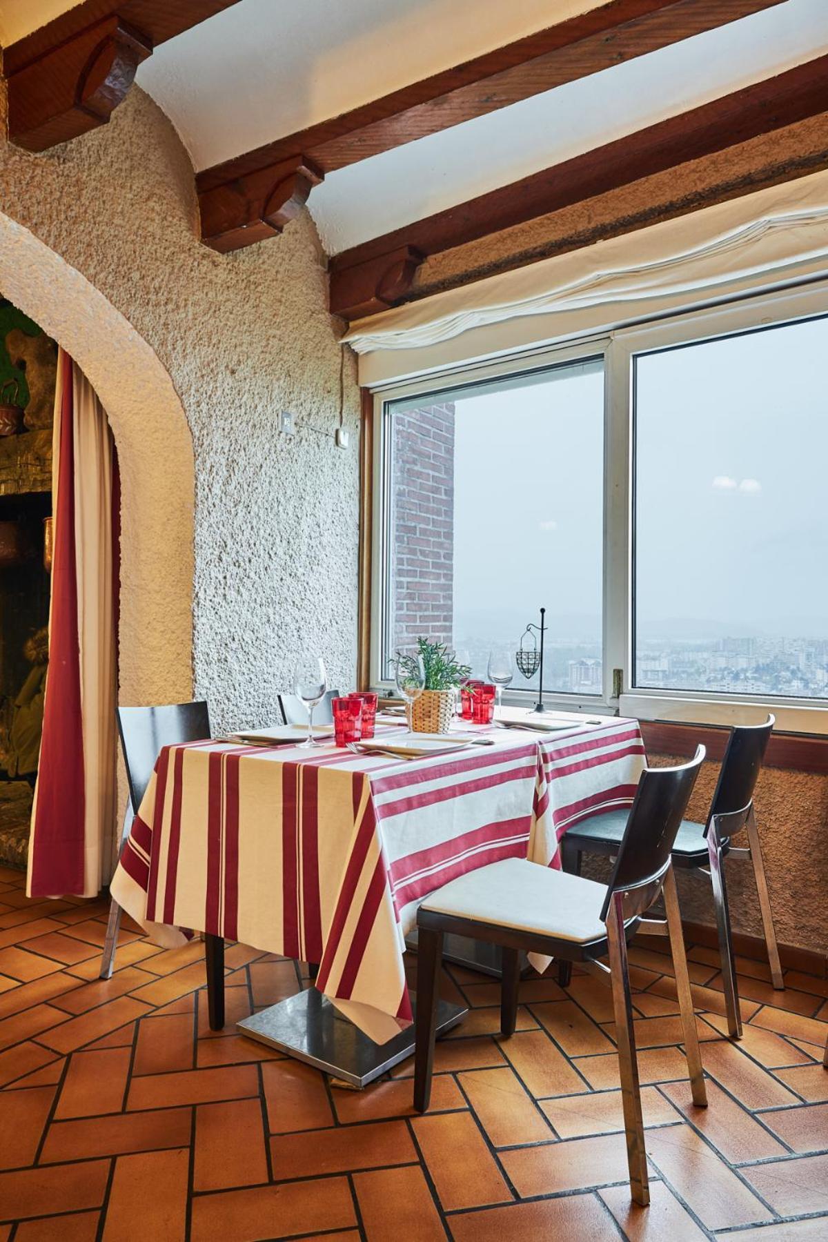 Hotel Restaurante Risco Ларедо Экстерьер фото