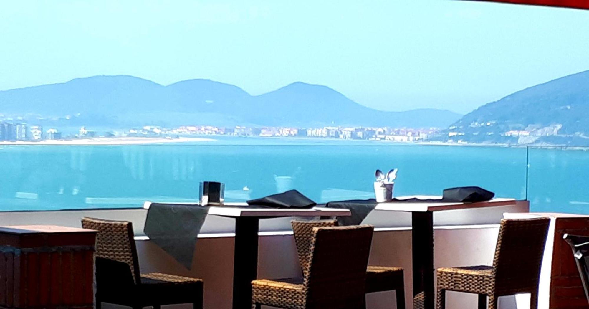 Hotel Restaurante Risco Ларедо Экстерьер фото