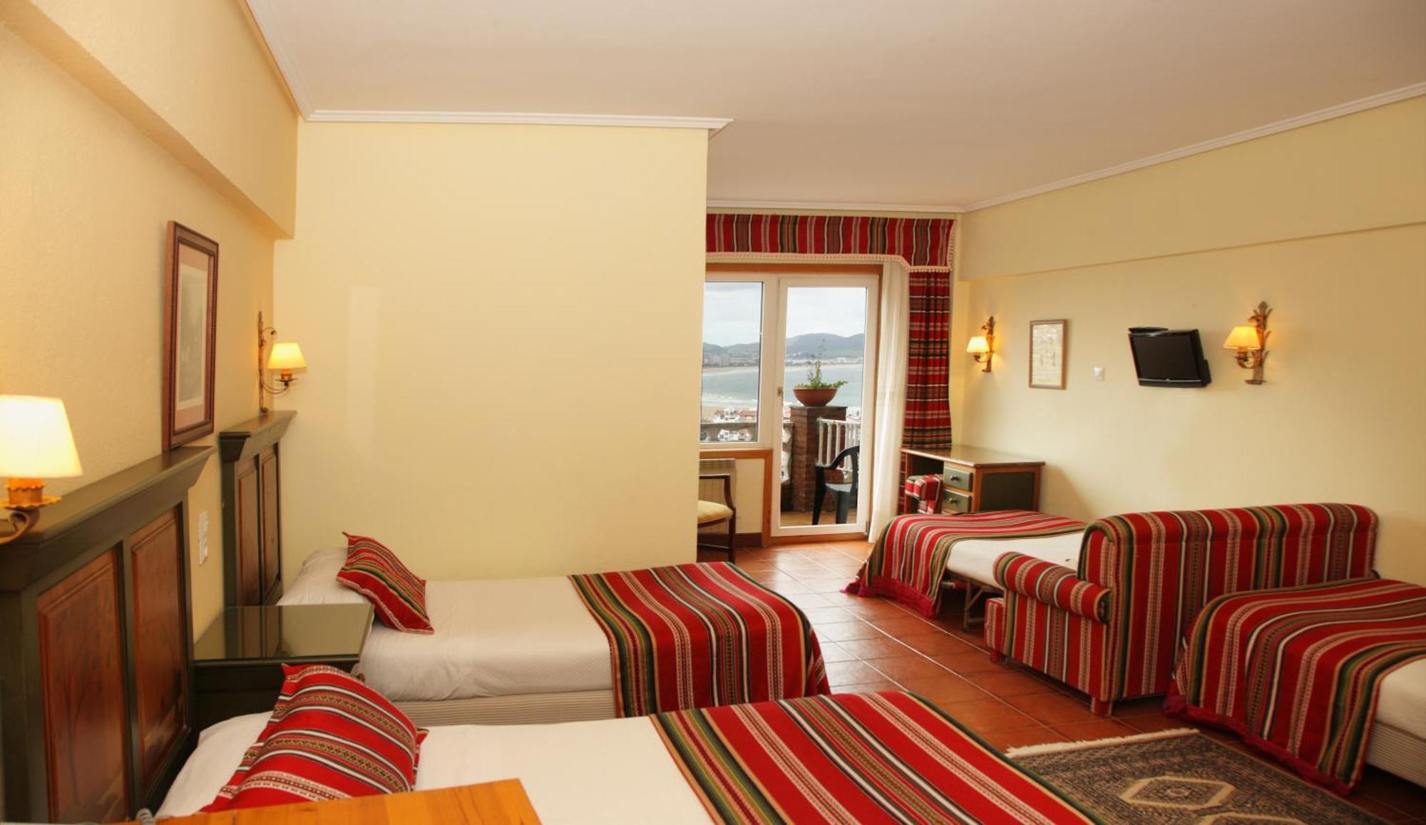 Hotel Restaurante Risco Ларедо Экстерьер фото