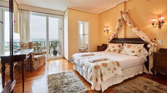 Hotel Restaurante Risco Ларедо Экстерьер фото