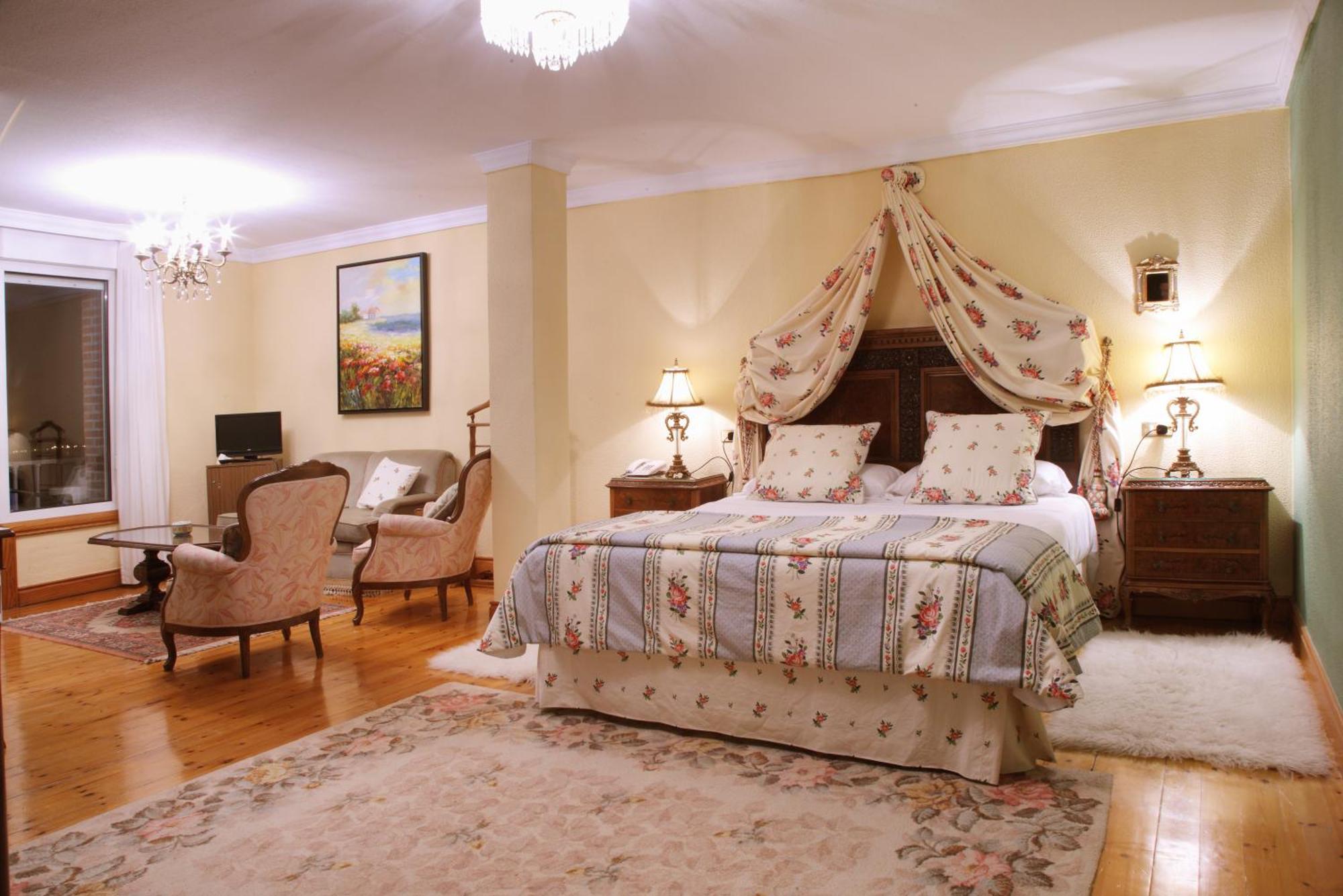 Hotel Restaurante Risco Ларедо Экстерьер фото