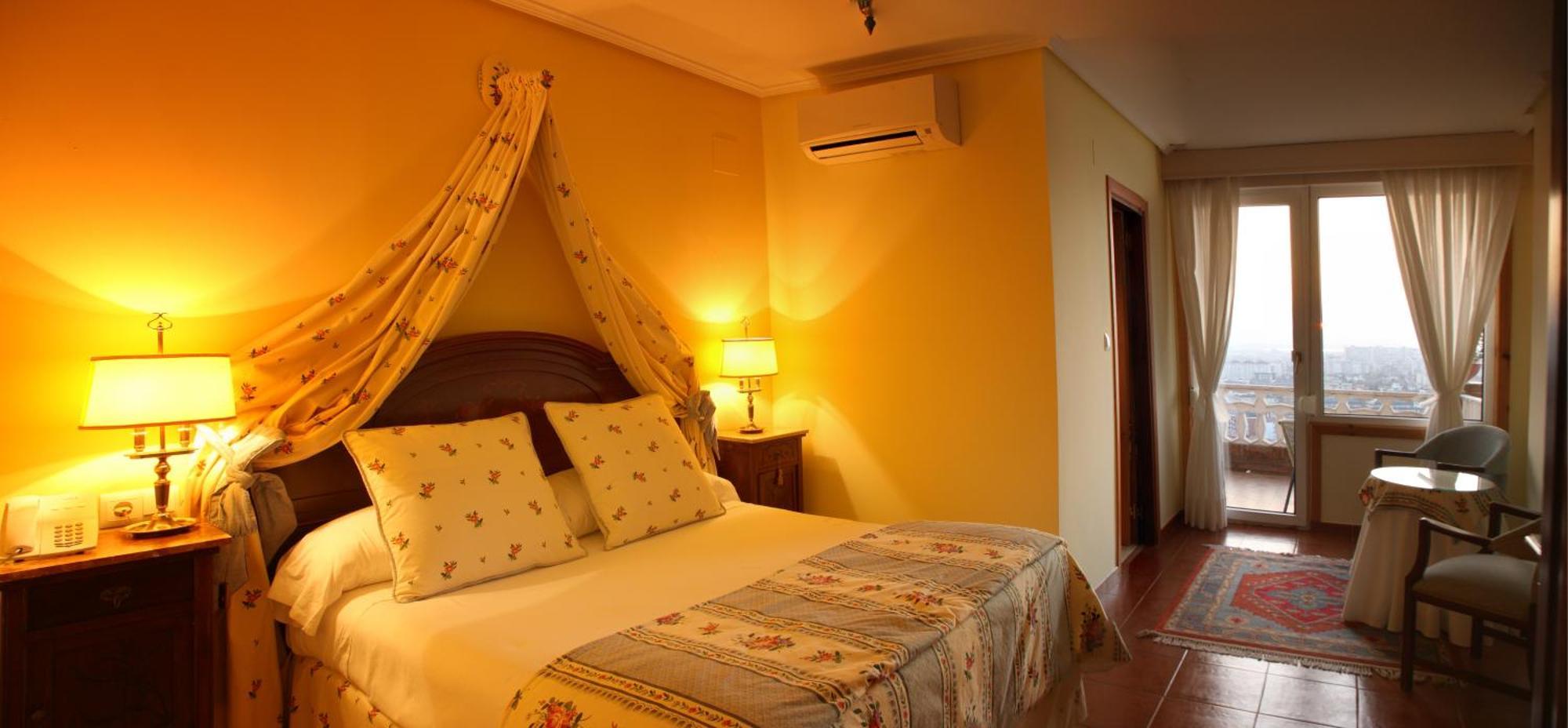 Hotel Restaurante Risco Ларедо Экстерьер фото